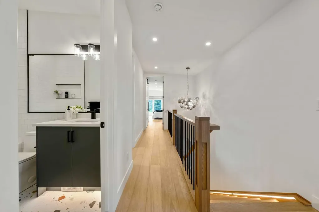 2518 16b Street SW Calgary AB T2T 4L9