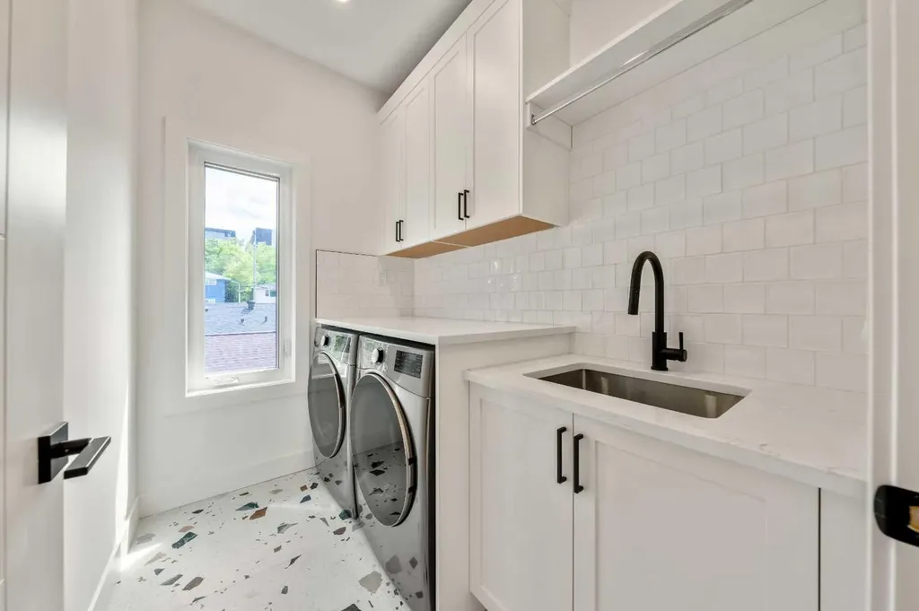 2518 16b Street SW Calgary AB T2T 4L9