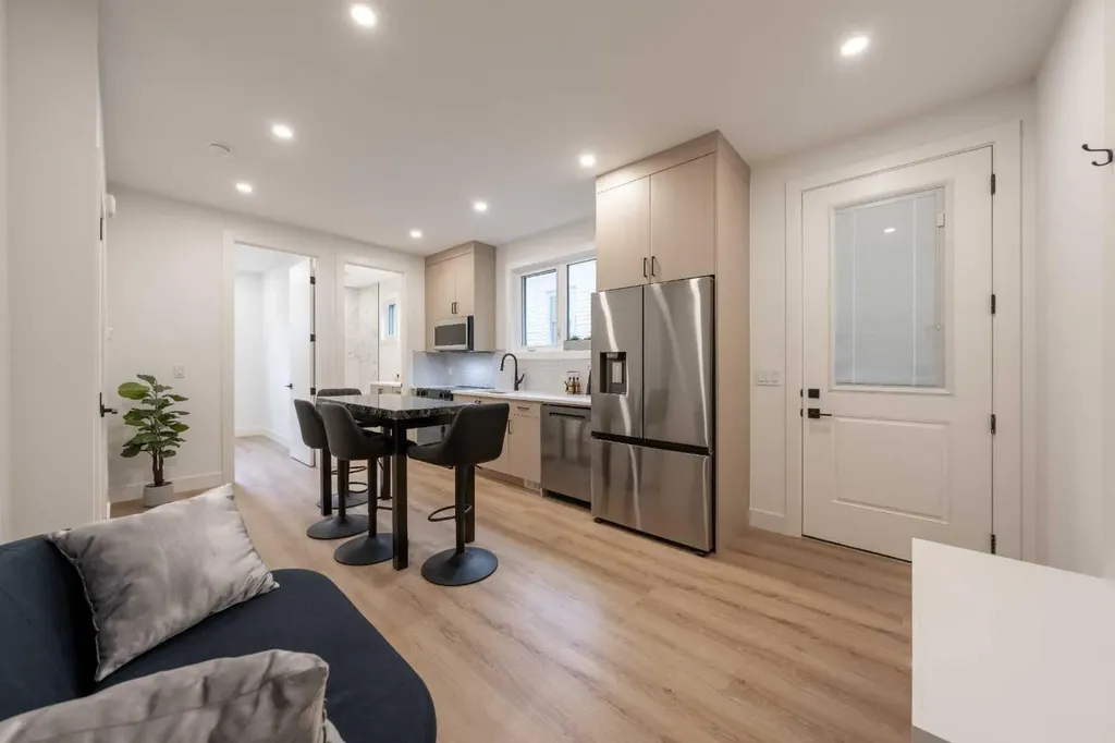 2518 16b Street SW Calgary AB T2T 4L9