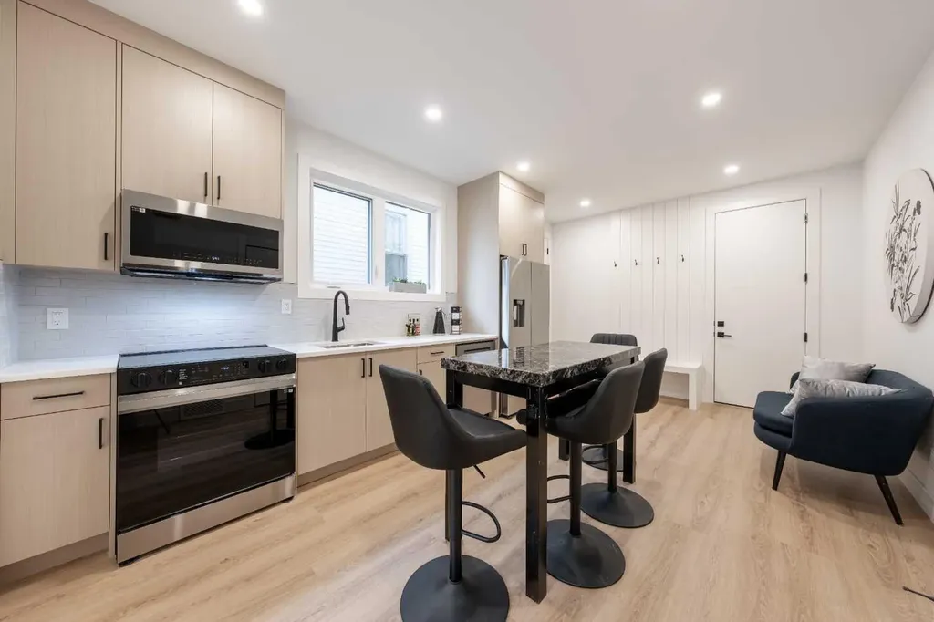 2518 16b Street SW Calgary AB T2T 4L9