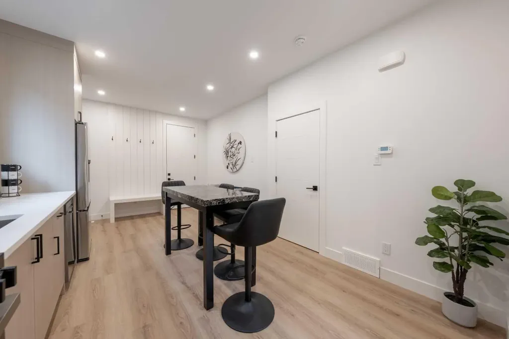 2518 16b Street SW Calgary AB T2T 4L9