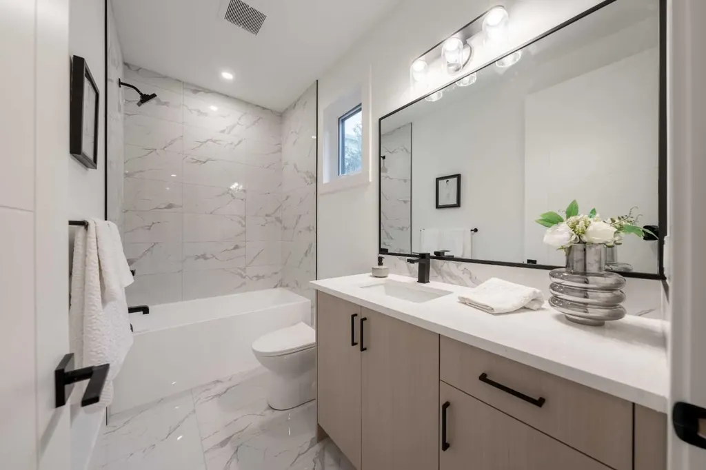 2518 16b Street SW Calgary AB T2T 4L9