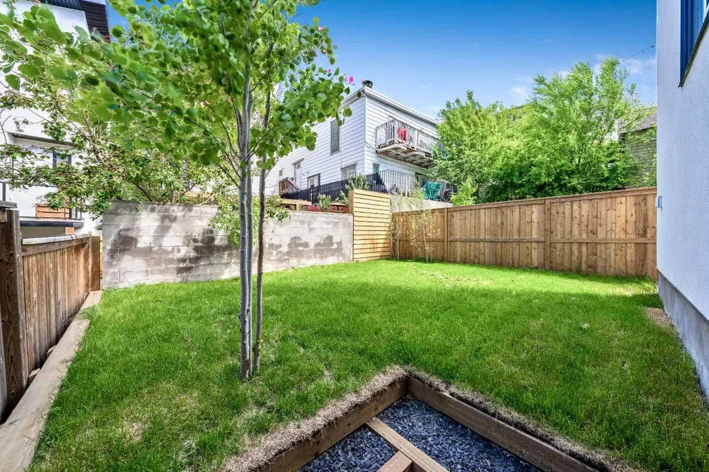 2518 16b Street SW Calgary AB T2T 4L9