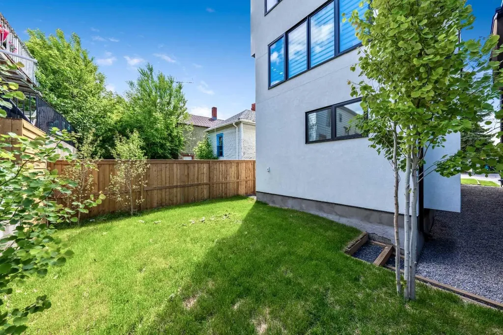 2518 16b Street SW Calgary AB T2T 4L9