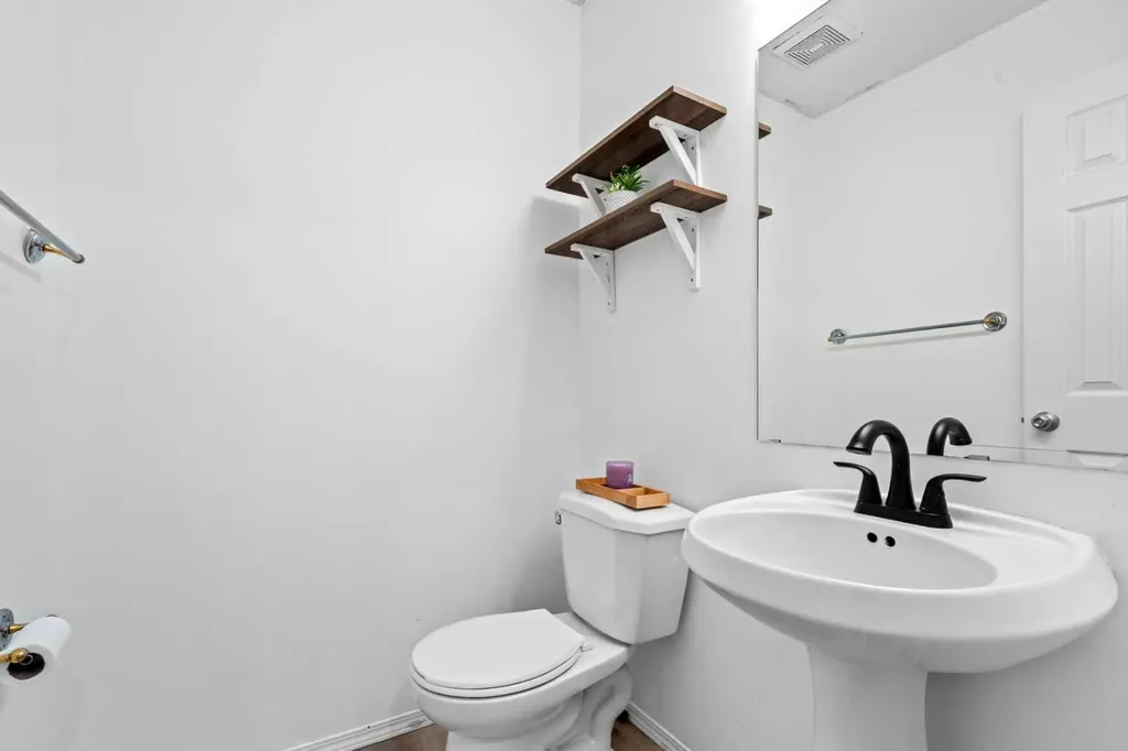 146 Erin Road SE Calgary AB T2B 3H4
