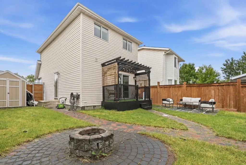 146 Erin Road SE Calgary AB T2B 3H4