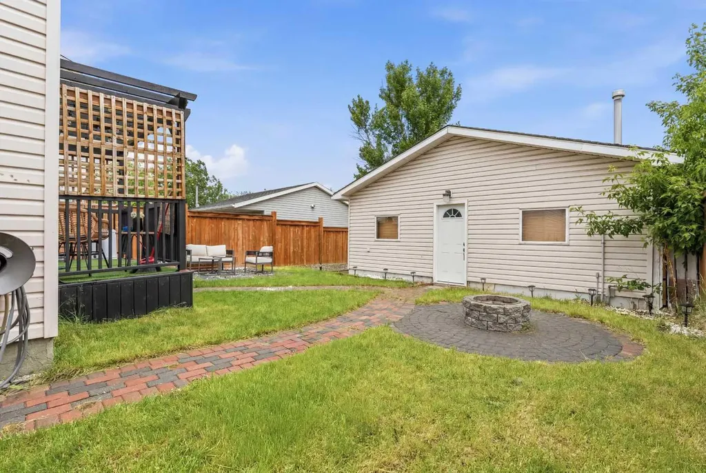 146 Erin Road SE Calgary AB T2B 3H4