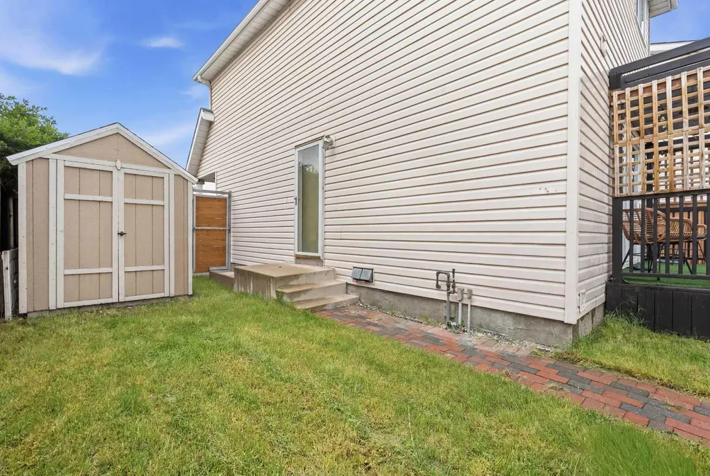 146 Erin Road SE Calgary AB T2B 3H4