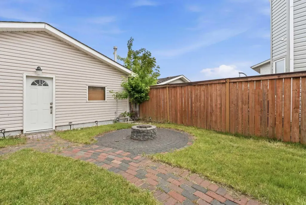 146 Erin Road SE Calgary AB T2B 3H4