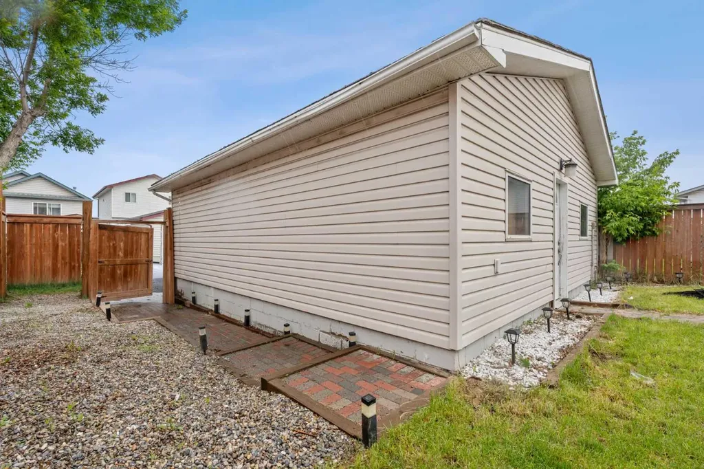 146 Erin Road SE Calgary AB T2B 3H4