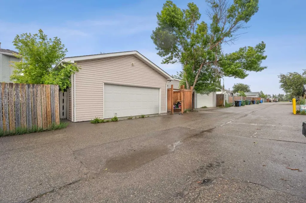 146 Erin Road SE Calgary AB T2B 3H4