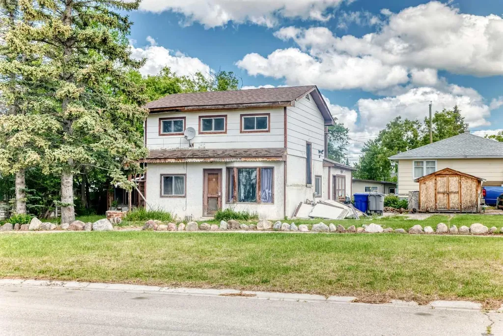 306 47th Avenue W Claresholm AB t0l0t0