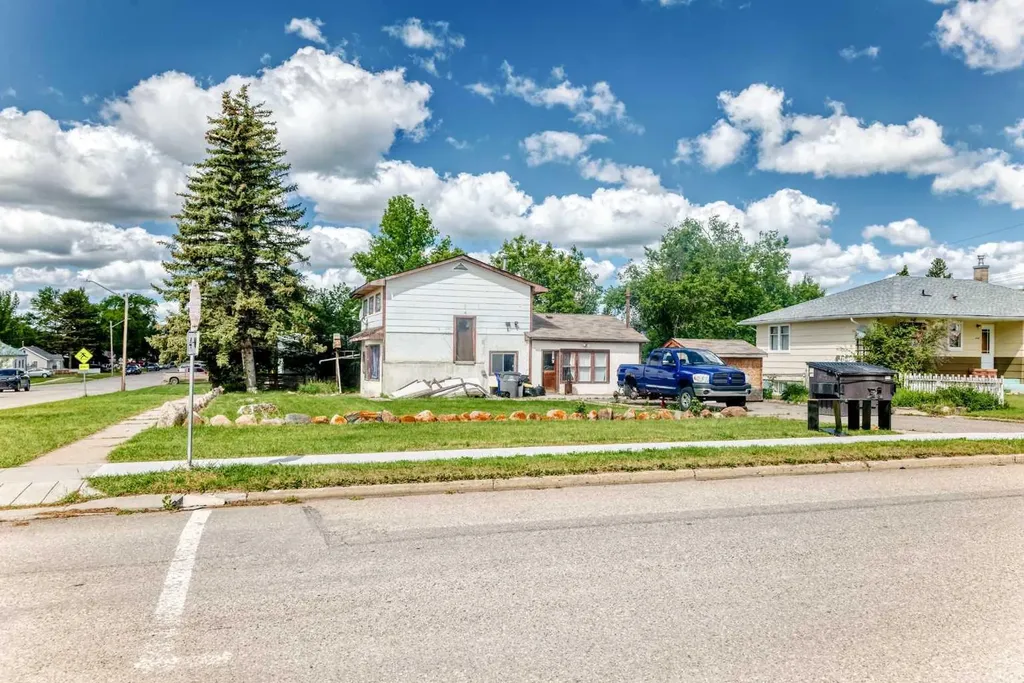 306 47th Avenue W Claresholm AB t0l0t0