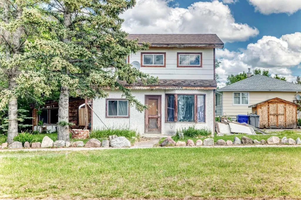306 47th Avenue W Claresholm AB t0l0t0