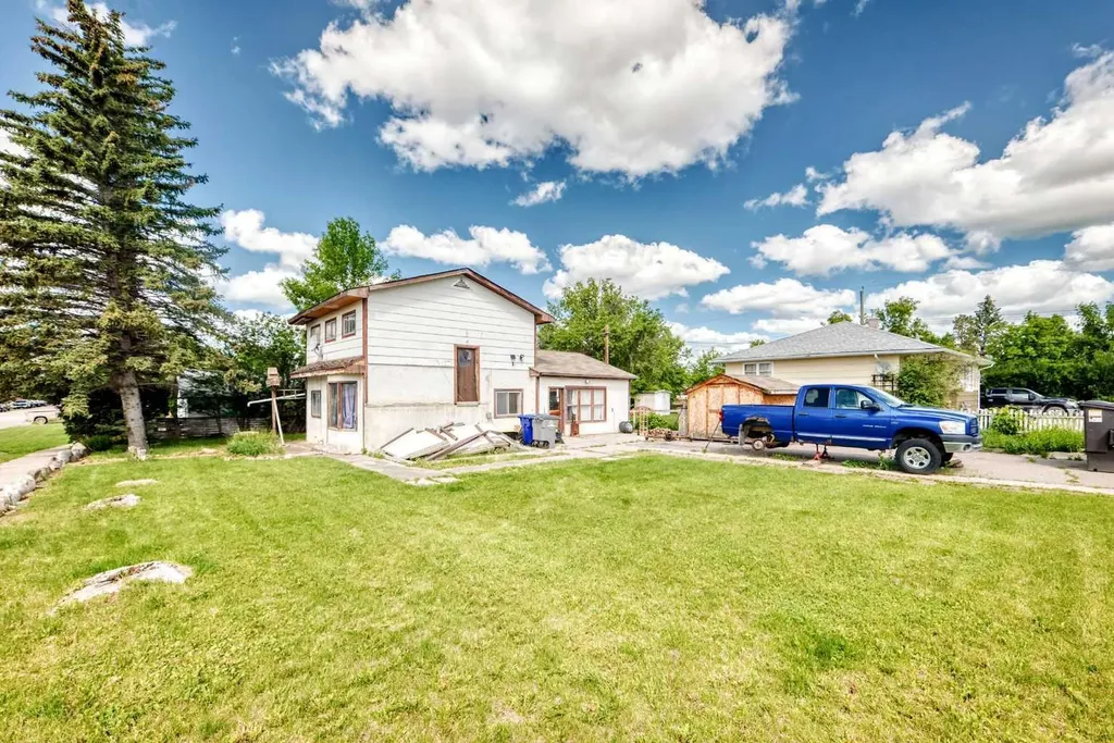 306 47th Avenue W Claresholm AB t0l0t0