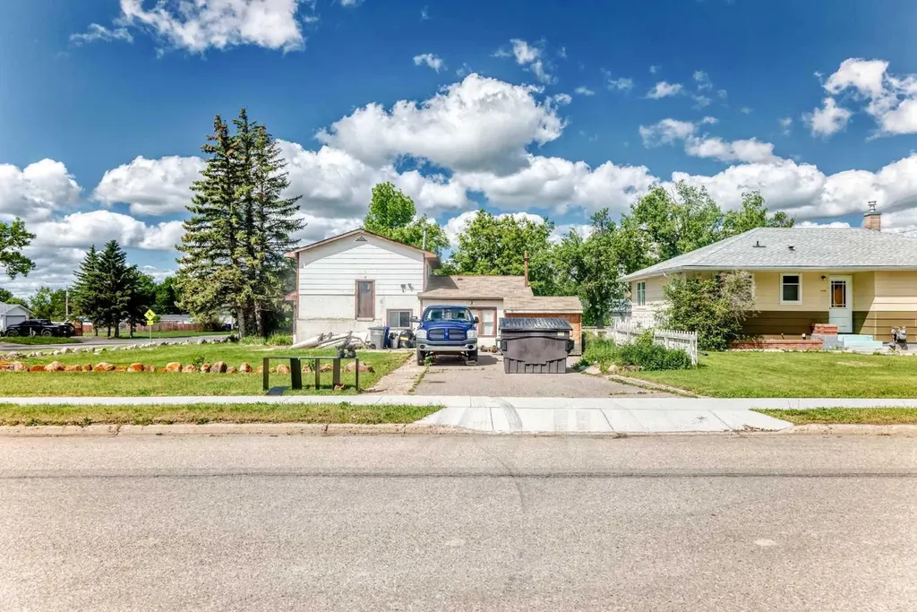 306 47th Avenue W Claresholm AB t0l0t0