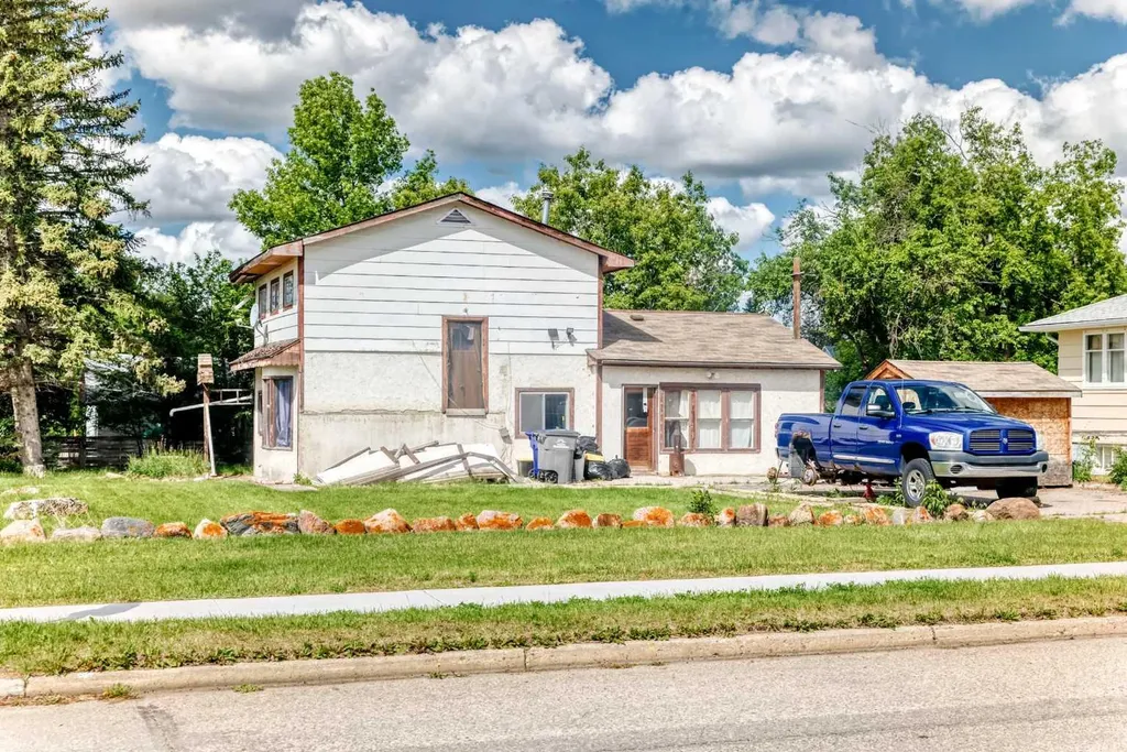 306 47th Avenue W Claresholm AB t0l0t0