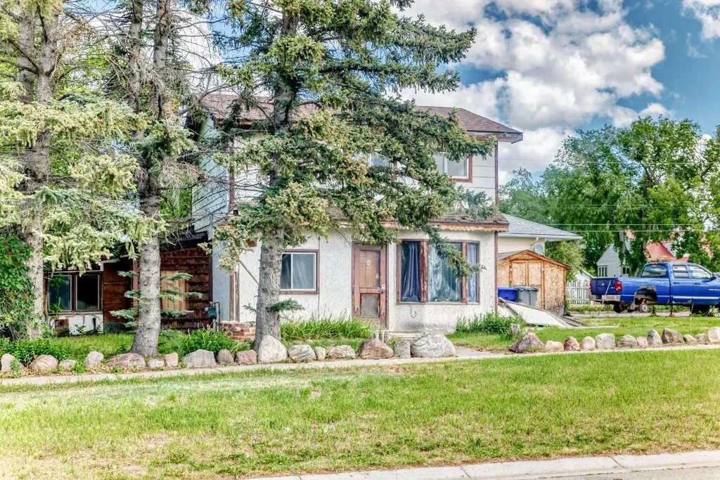 306 47th Avenue W Claresholm AB t0l0t0