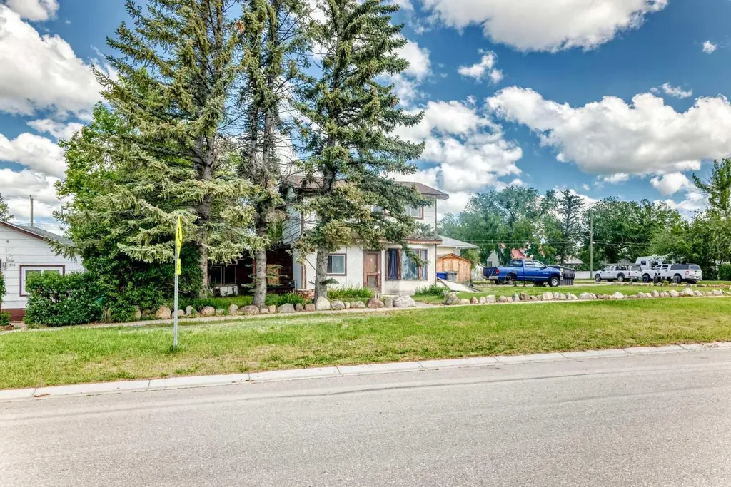306 47th Avenue W Claresholm AB t0l0t0