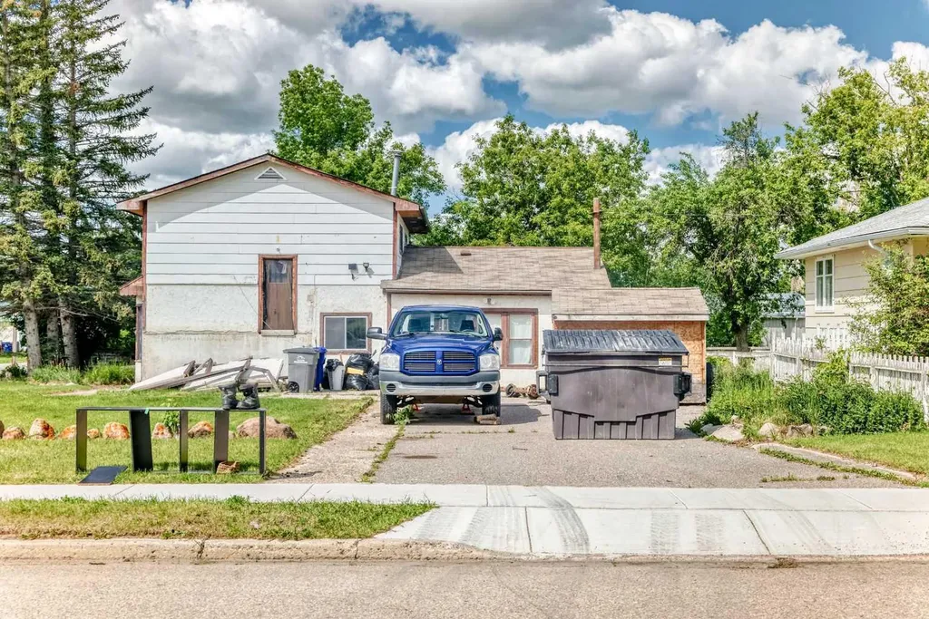 306 47th Avenue W Claresholm AB t0l0t0