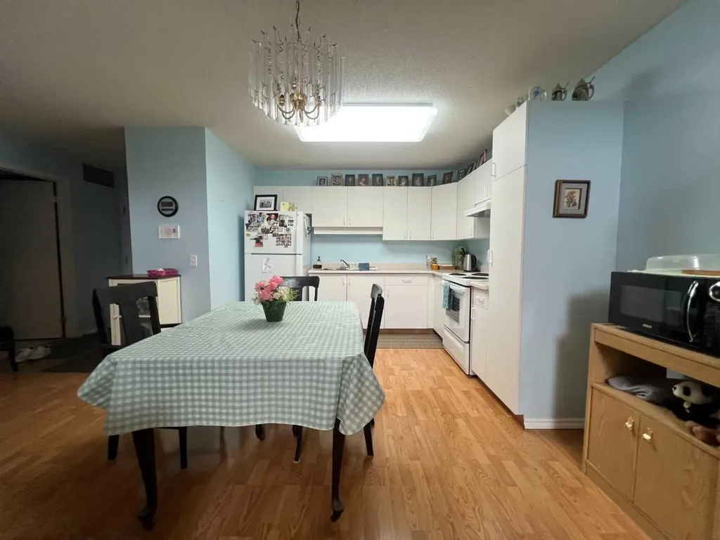 722 48 Street Edson AB T7E 1W8