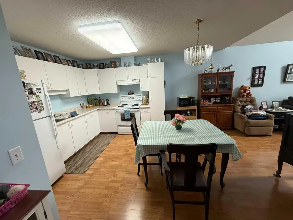 722 48 Street Edson AB T7E 1W8