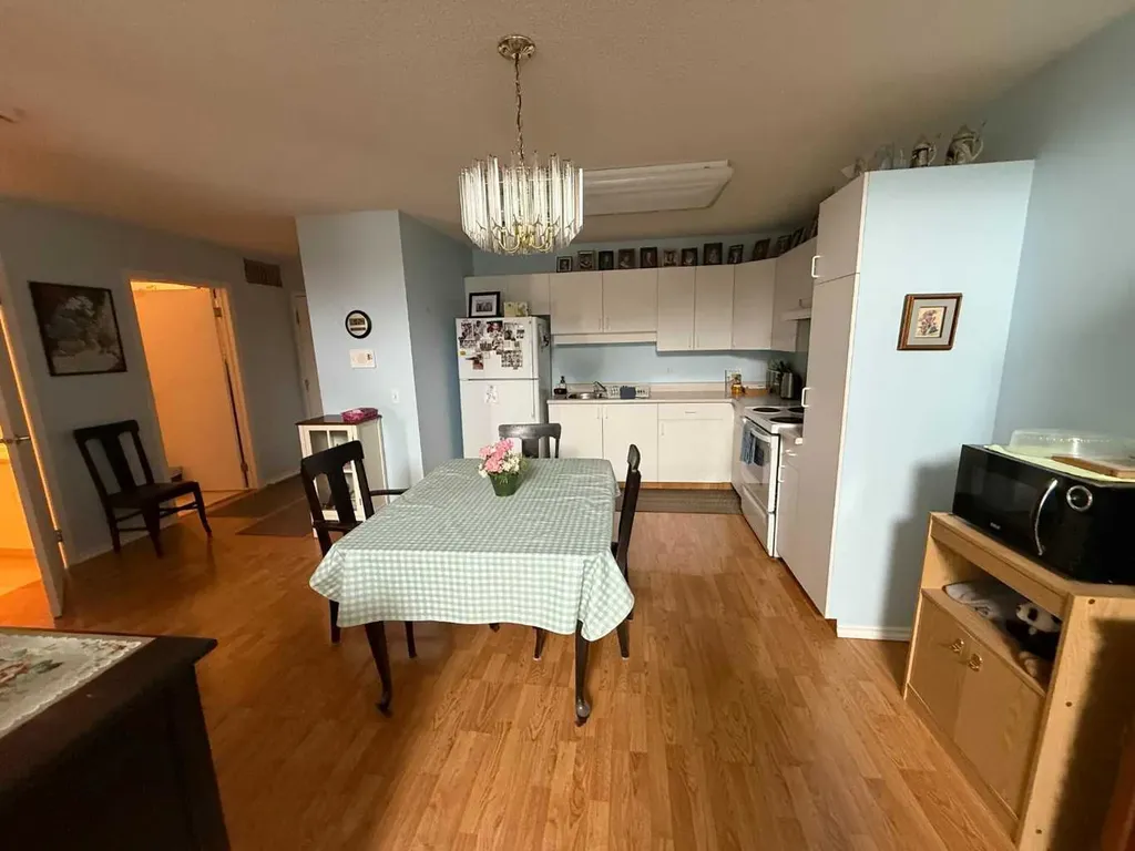 722 48 Street Edson AB T7E 1W8