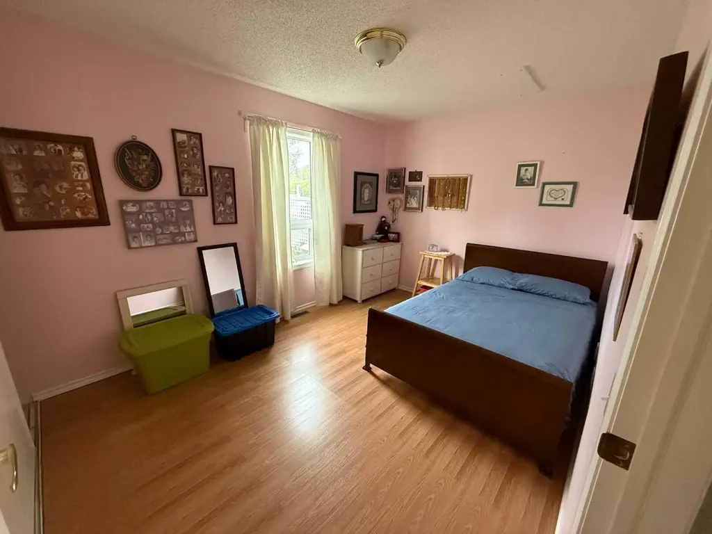 722 48 Street Edson AB T7E 1W8