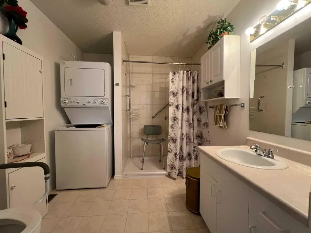 722 48 Street Edson AB T7E 1W8