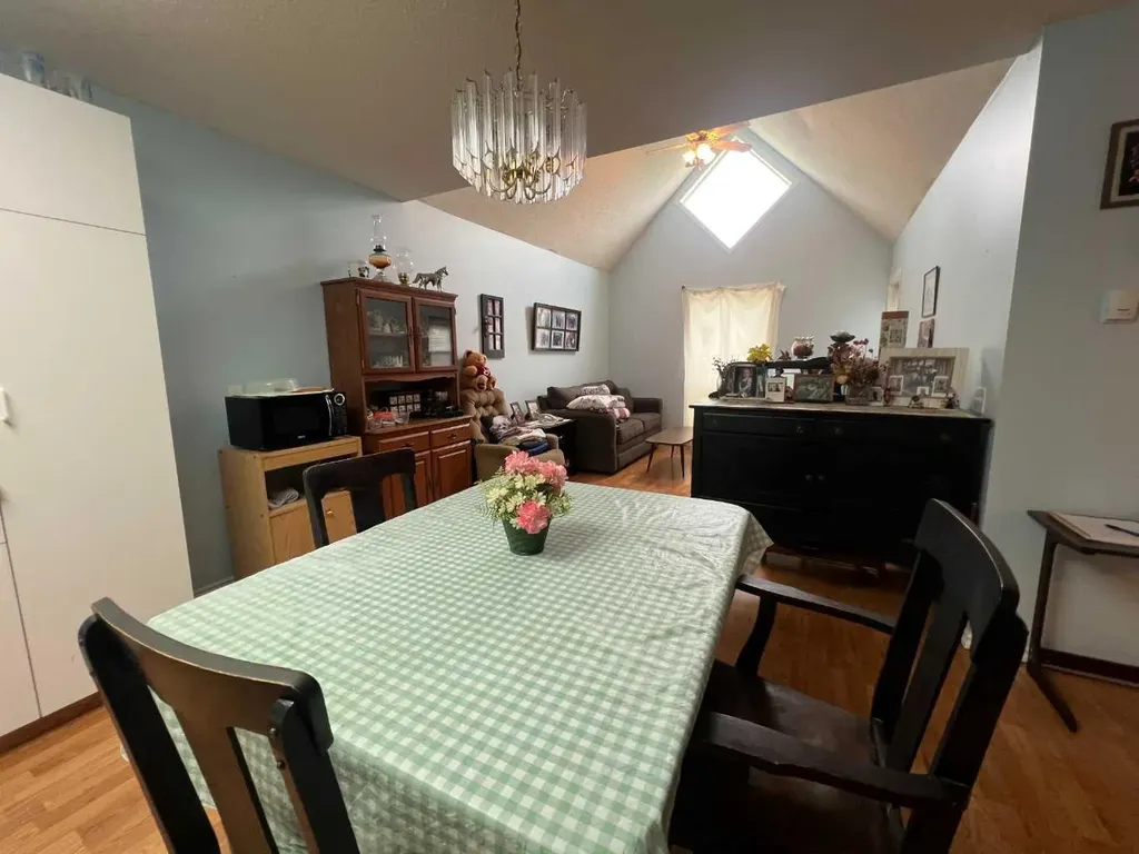 722 48 Street Edson AB T7E 1W8