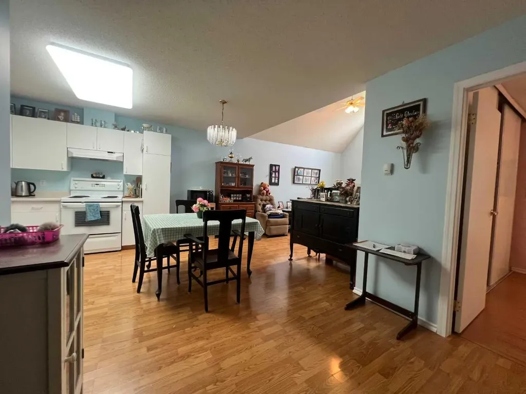722 48 Street Edson AB T7E 1W8