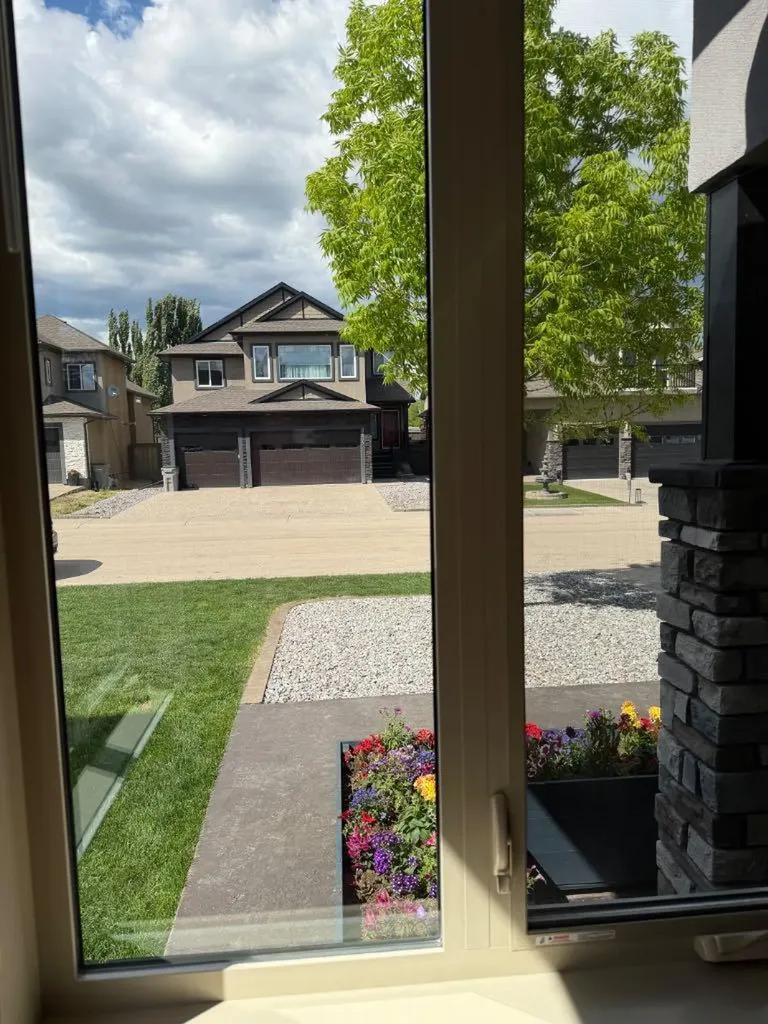 8817 60 Avenue Grande Prairie AB T8W 0J9