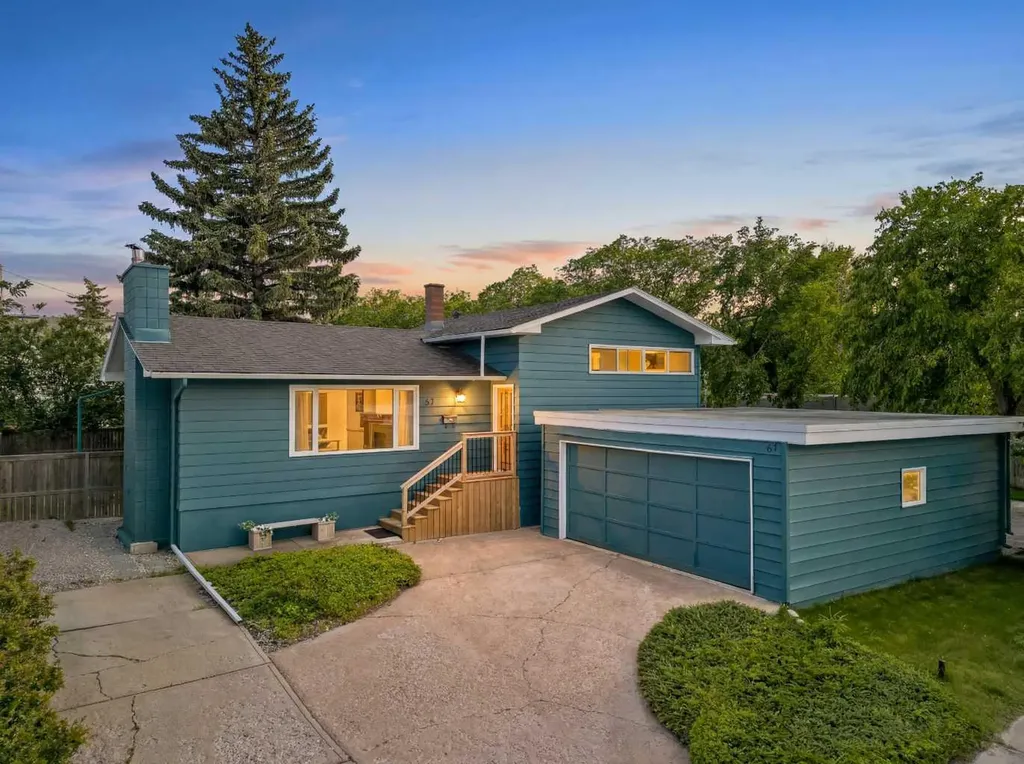 67 Hooke Road SW Calgary AB T2V3K6