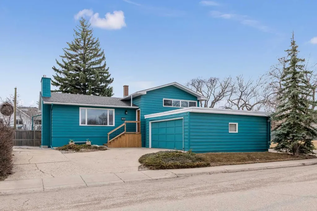 67 Hooke Road SW Calgary AB T2V3K6