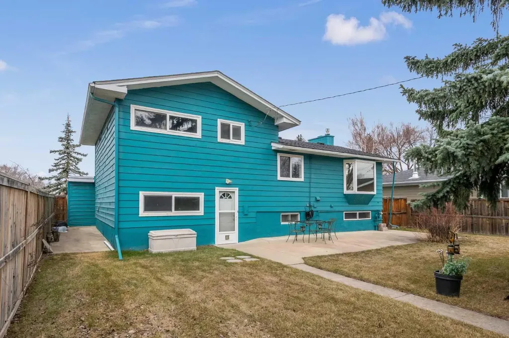67 Hooke Road SW Calgary AB T2V3K6