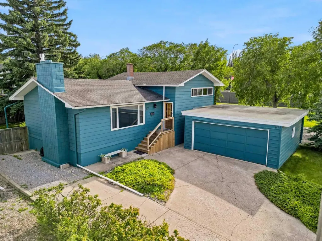67 Hooke Road SW Calgary AB T2V3K6