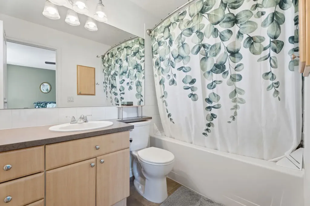 12 Crystal Shores Cove Okotoks AB T1S 2B3