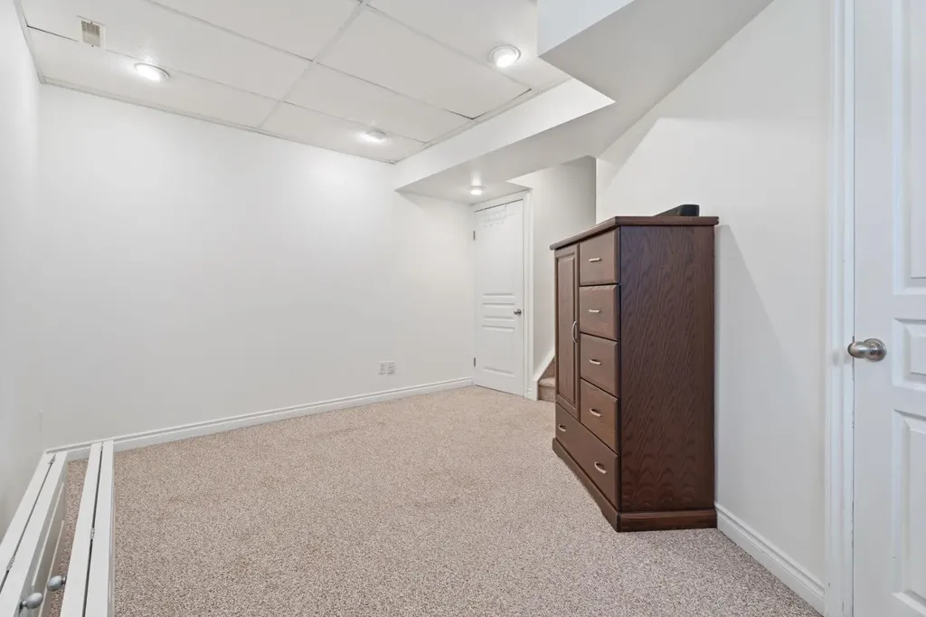 12 Crystal Shores Cove Okotoks AB T1S 2B3