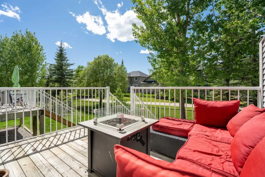 12 Crystal Shores Cove Okotoks AB T1S 2B3