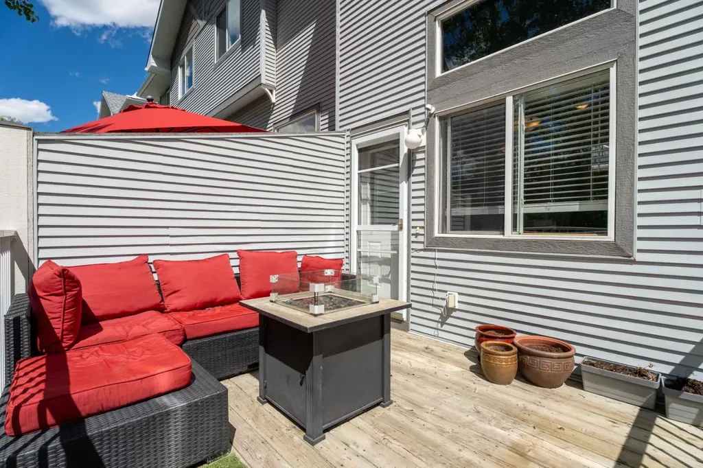 12 Crystal Shores Cove Okotoks AB T1S 2B3