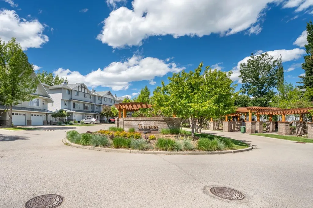 12 Crystal Shores Cove Okotoks AB T1S 2B3
