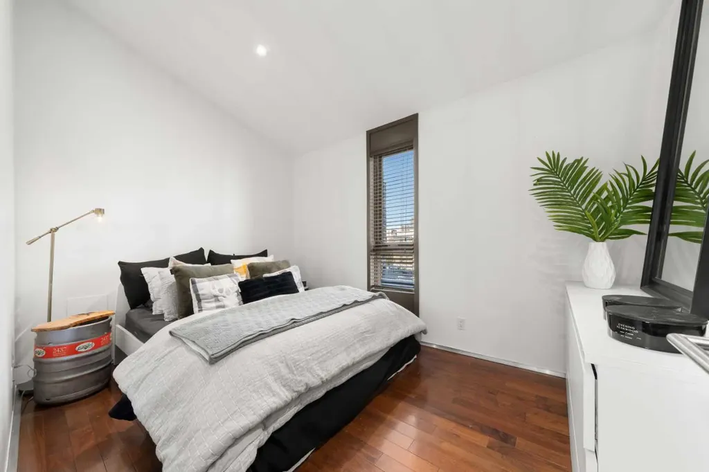 1508 6 Street SW Calgary AB T2R 0Z8
