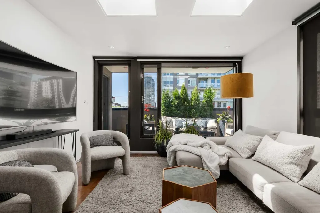 1508 6 Street SW Calgary AB T2R 0Z8