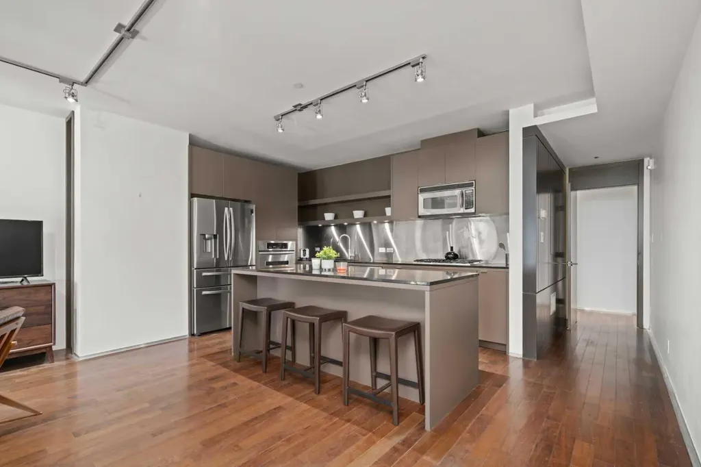 1508 6 Street SW Calgary AB T2R 0Z8