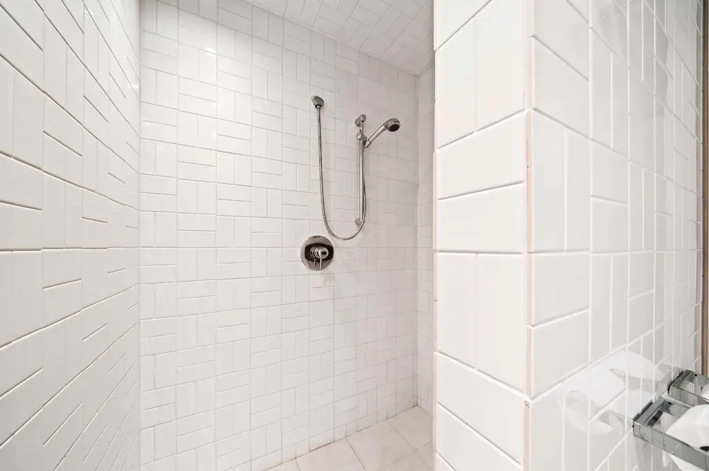 1508 6 Street SW Calgary AB T2R 0Z8