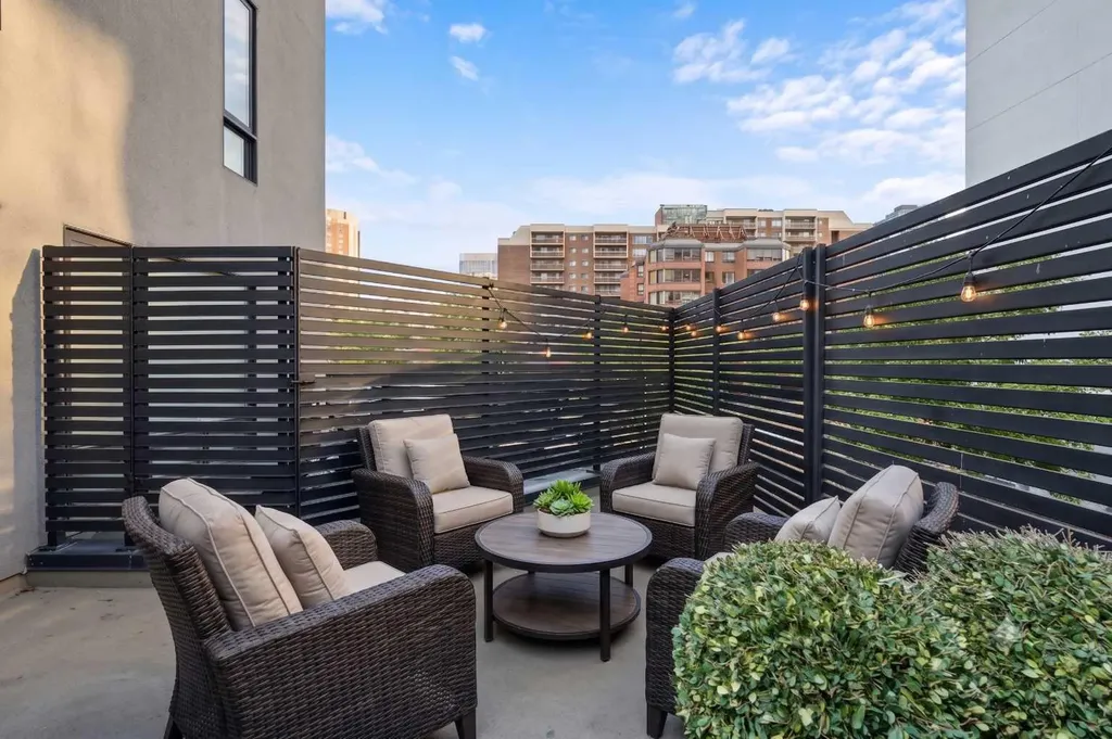 1508 6 Street SW Calgary AB T2R 0Z8