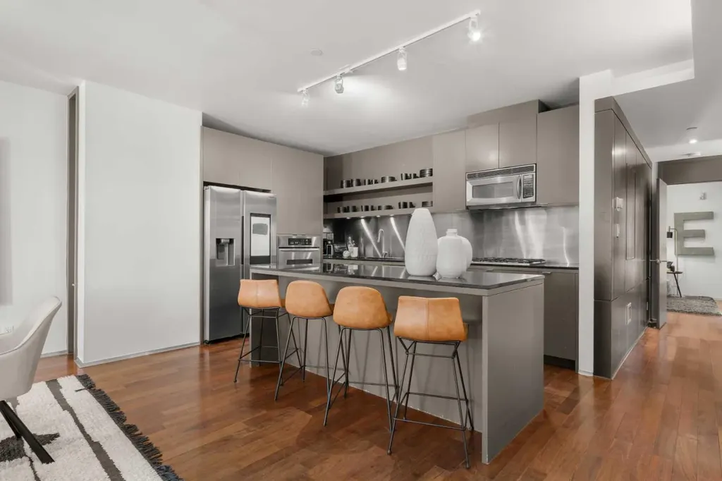 1508 6 Street SW Calgary AB T2R 0Z8