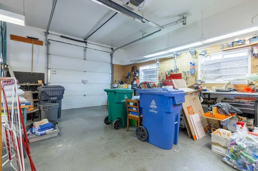 2305 7 Avenue N Lethbridge AB T1H 0Z2