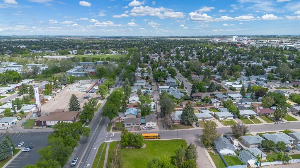 2305 7 Avenue N Lethbridge AB T1H 0Z2