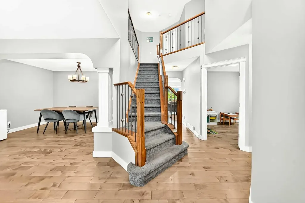 214 Rockyspring Circle NW Calgary AB T3G6A3